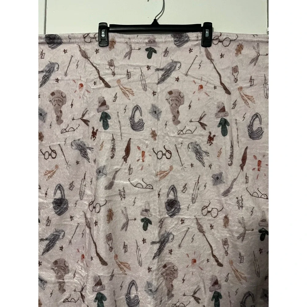 Harry Potter Theme Pink Plush Fleece Throw Blanket 40x30 Wands Owls Sorting Hat